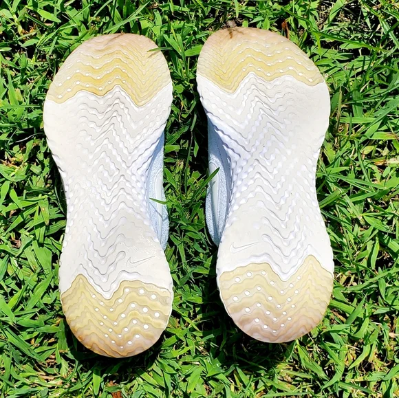 Nike Women's Epic React Flyknit 2 Sneakers Size 10½ - Picture 6 of 9